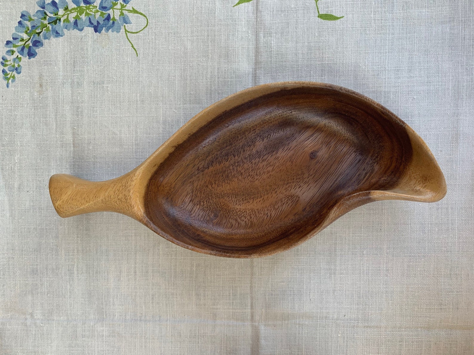 Hawaiian Monkey Pod Wood Leaf Bowl by Woodcraft Hawaii // Etsy