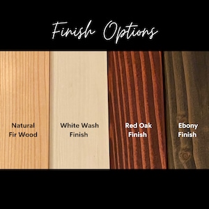 Op de afbeelding: Vier houtstalen die verschillende afwerkingen laten zien: natuurlijk sparrenhout, wit gewassen, rode eik en ebbenhout.  "Finish Options" staat bovenaan de afbeelding.