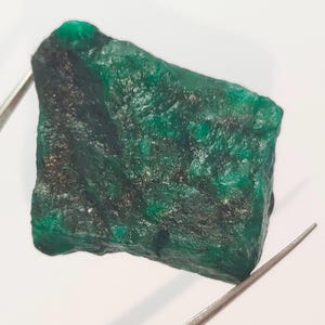 Natural Green Emerald Zambia Rough Loose Gemstone Genuine Green Emerald Zambian Rough Gemstone J22-5