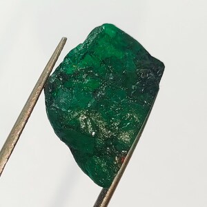 Natural Green Emerald Rough Gemstone - Colombia P77-5 21 CTS 17X12X11 MM