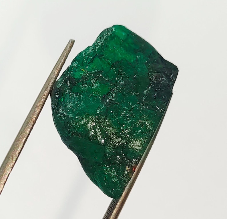 Natural Green Emerald Rough Gemstone - Colombia P77-5 21 CTS 17X12X11 MM