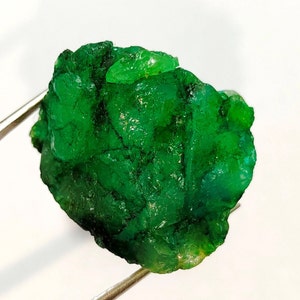 Natural Green Emerald Zambia Rough Loose Gemstone Genuine Green Emerald Zambian Rough Gemstone D66-2