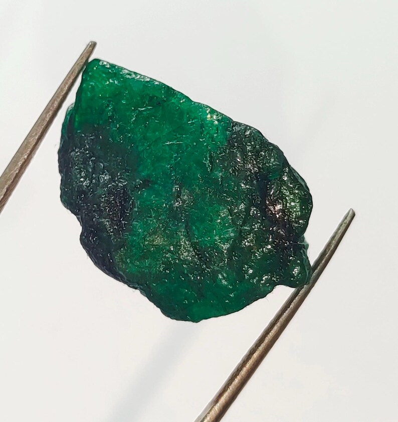 Natural Green Emerald Rough Gemstone - Colombia P77-5 26 CTS 24X15X13 MM