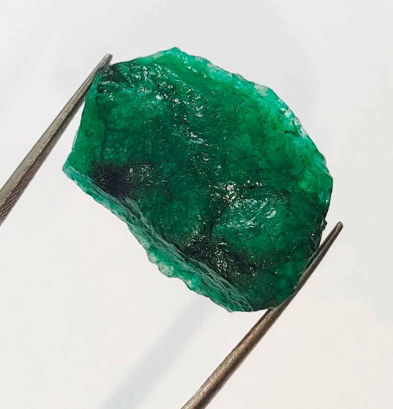 Natural Green Emerald Rough Gemstone - Colombia P77-5 23 CTS 26X18X7 MM