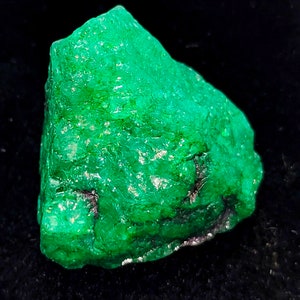 Natural Zambia Green Emerald Zambia Rough Loose Gemstone Genuine Green Emerald Zambian Rough Gemstone R22-2