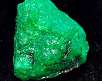 Natural Zambia Green Emerald Rough Loose Gemstone R22-2