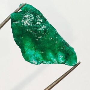 Natural Green Emerald Rough Gemstone - Colombia P77-5 18 CTS 29X15X8 MM