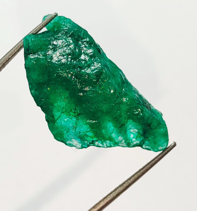 Natural Green Emerald Rough Gemstone - Colombia P77-5 18 CTS 29X15X8 MM