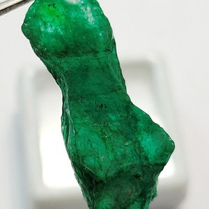 Natural Green Emerald Zambia Rough Loose Gemstone Genuine Green Emerald Zambian Rough Gemstone T55-1