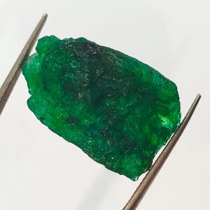 Natural Green Emerald Rough Gemstone - Colombia P77-5 30 CTS 25X14X13 MM