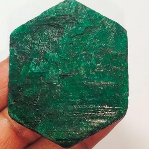 Natürlicher Grüner Saphir Korund Roher Loser Edelstein Korund Saphir Grüner rauer Edelstein T11-4
