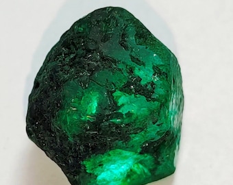 Natural Zambia Green Emerald Green Rough Loose Gemstone Green Emerald Zambian Rough Gemstone K77-4