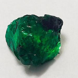 Natural Emerald Zambia Green Rough Loose Gemstone Genuine Green Emerald Zambian Rough Gemstone B88-5