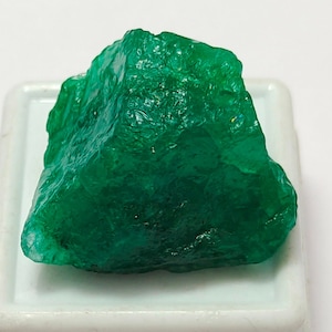 Natural Green Emerald Colombia Rough Loose Gemstone Genuine Green Emerald Colombia Rough Gemstone R22-4