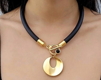 Gold pendant necklace, Statement necklace