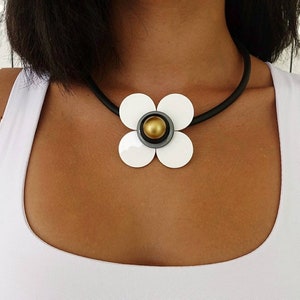 Daisy pendant necklace, Flower statement necklace white flower