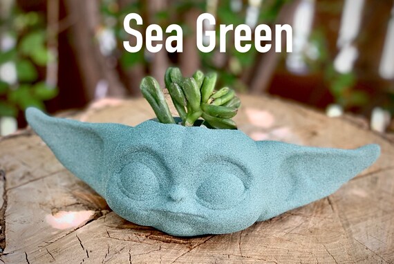 Star Wars: Baby Yoda Succulent holder, Baby Yoda planter, Baby Yoda Flower pot, Star Wars fan gift, Baby Yoda Gift, Baby Yoda pot