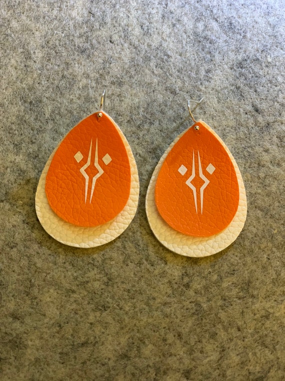 Star Wars: Ahsoka earrings, Ahsoka Tano earrings, Star Wars Earrings, Clone Wars Earrings, Snips earrings, Ahsoka jewelry