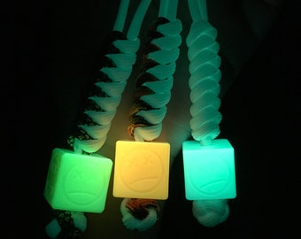 Custom Gift Knife Lanyard, 550 Paracord Keychain(Glow In The Dark)