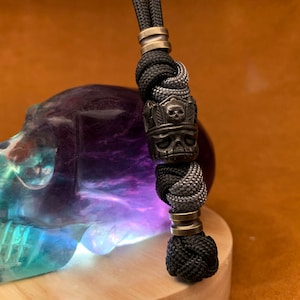 Custom Lanyard Keychain King Skull,550 Paracord Keychain with Brass Bead,Exquisite and Amazing Paracord Lanyard