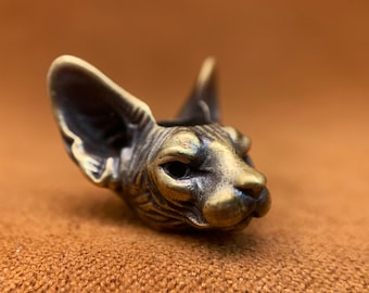 Abalorio de latón con forma de gato esfinge, dije para cordón de cuchillo