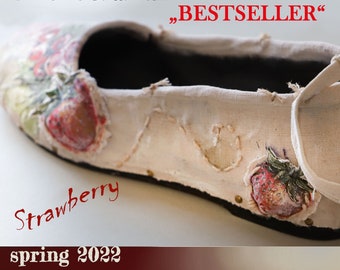 SHOES, historical linen and hand-painted strawberries and currants. impregnated. Unique!