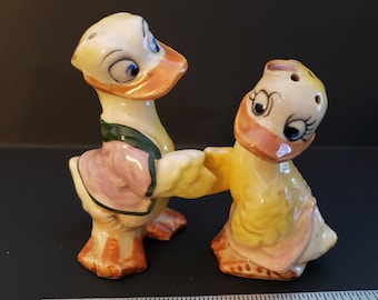 Donald and Daisy Duck Salt and Pepper shakers, Japan