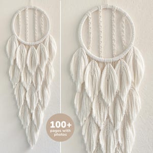 Puede incluir: Colgante de pared de macramé color crema con una parte superior circular y detalles en cascada en forma de pluma. El diseño incluye un anillo tejido y elementos trenzados verticales. El texto "100+ pages with photos" es visible en la esquina inferior izquierda.