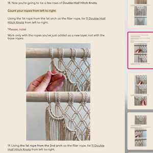 K&ouml;nnte beinhalten: Nahaufnahme einer Macrame-Wandbehang, der in Arbeit ist. Das Bild zeigt eine Hand, die einen Knoten mit einem naturfarbenen Seil bindet. Der Text im Bild lautet: "18. Jetzt werden Sie ein paar Reihen von Doppelten Halben Knoten binden. Z&auml;hlen Sie Ihre Seile von links nach rechts. Verwenden Sie das 1. Seil vom 1. Bogen als F&uuml;llseil und binden Sie 11 Doppelte Halbe Knoten von links nach rechts. *Bitte beachten Sie! Arbeiten Sie nur mit den Seilen, die Sie gerade als neue Schicht hinzugef&uuml;gt haben, nicht mit den Basis-Seilen."