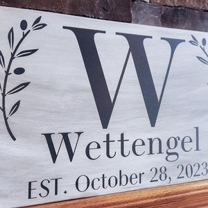 Namensschild, Familienname-Monogramm, antikisiert, personalisiertes Hochzeitsschild, etabliertes Schild, Monogrammschild, Hochzeitsgeschenk, Jubiläumsgeschenk