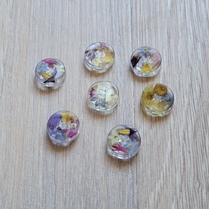 Bottoni floreali da 15 mm fatti a mano in pezzi (non set)/ Bottoni in resina epossidica/ Bottoni rotondi a 4 fori/ Regalo per la mamma/ Regalo sotto le 5 libbre
