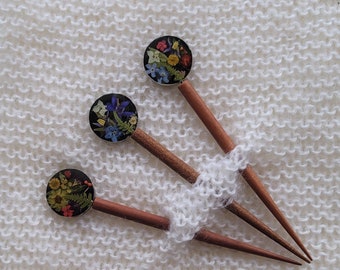 Epoxy resin Shawl Pins in pieces (not sets) with Pressed flowers/ Wooden Shawl Pin/ Gift for friend/ Gift under 10 pounds/ Gift for her