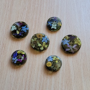 Floral and Moss 25mm and 20mm Handmade Buttons in pieces (not sets)/ Epoxy resin buttons/ Round 4-hole buttons/ Decorative button/ Closure
