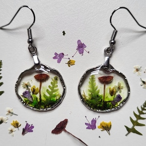Set van 2 stuks handgemaakte paddestoel, kleine bloem, varen oorbellen/cadeau Valentijnsdag/zilverkleur echte bosoorbellen/cadeau onder de 15 pond