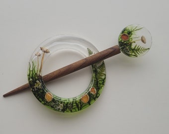 Shawl Pin, Wood & Epoxy resin Shawl Pin with Epoxy resin ring with Pressed plants, Wooden Shawl Pin, Gift for her, Gift under 20 pounds