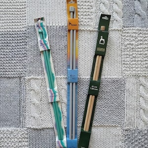 Aiguilles à tricoter PONEY 7 mm/ Lot de 2/ Aluminium 40 cm/ Bambou 33 cm/ Acétate de cellulose PERLE 35 cm/ Matériau différent