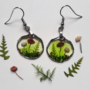 Set von 2 Stück handgemachte Pilz, Farn und Moos Ohrringe / Geschenk Muttertag / Silber Farbe echte Wald Ohrringe / Geschenk unter 15 Pfund