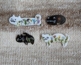 Cat Brooch, White/ Black Cat brooch/ Epoxy Resin Brooch/ Child Brooch/ Brooch with REAL flowers, moss, plants/ Cat Pin / Decorative Closure