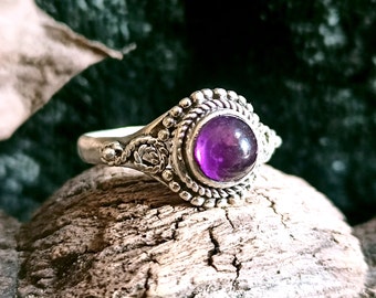 925er Silber Amethyst Ring: Runder Stein, minimalistisches Design