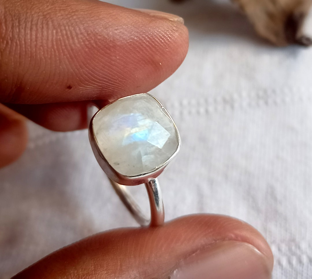 Anello fatto a mano in argento sterling 925 con pietra di luna Anello fatto a mano in argento sterling 925 con pietra di luna