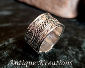 Keltischer Ring aus oxidiertem Sterlingsilber