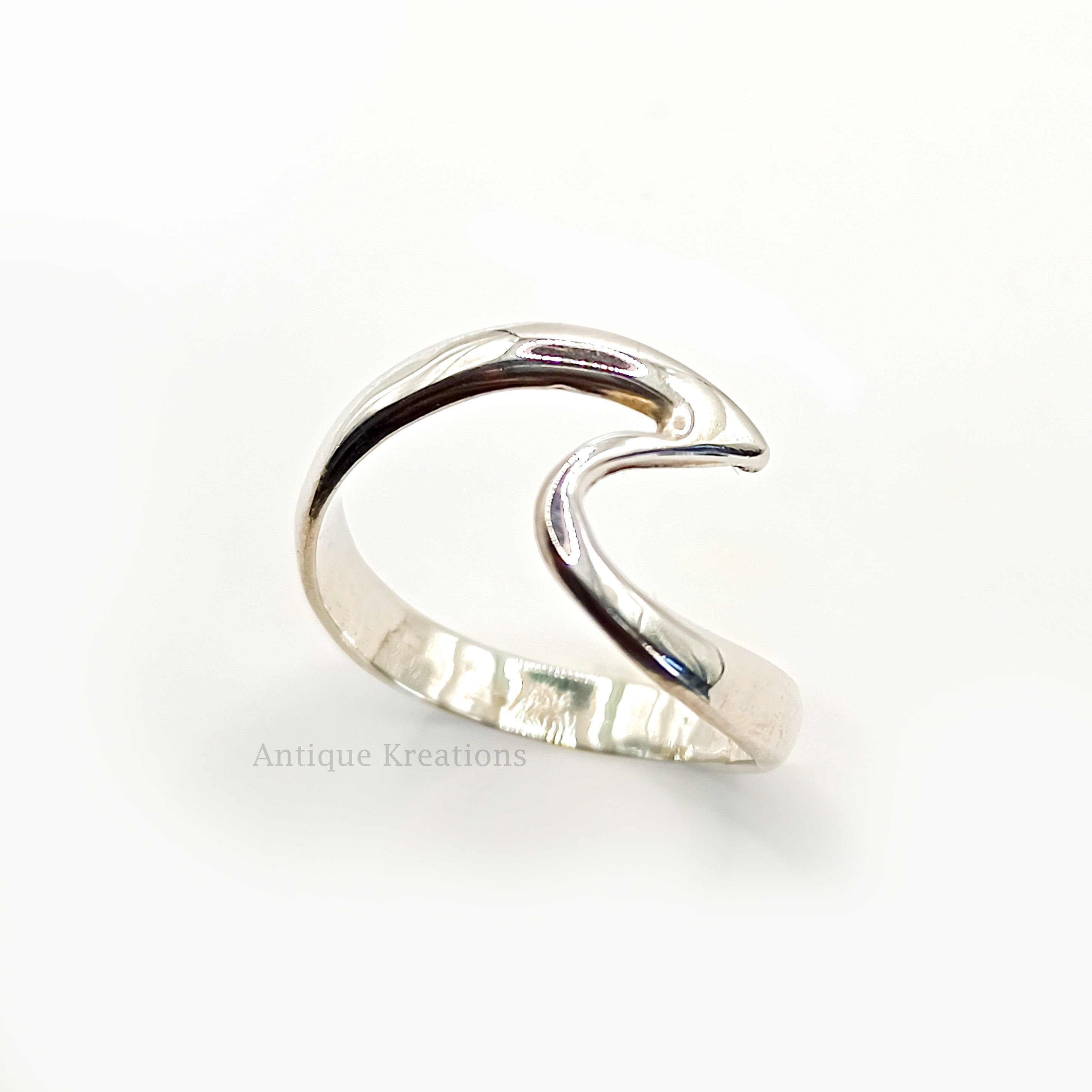 太陽が降り注ぐ海をイメージ【leah alexandra】WAVE RING Wave Ring