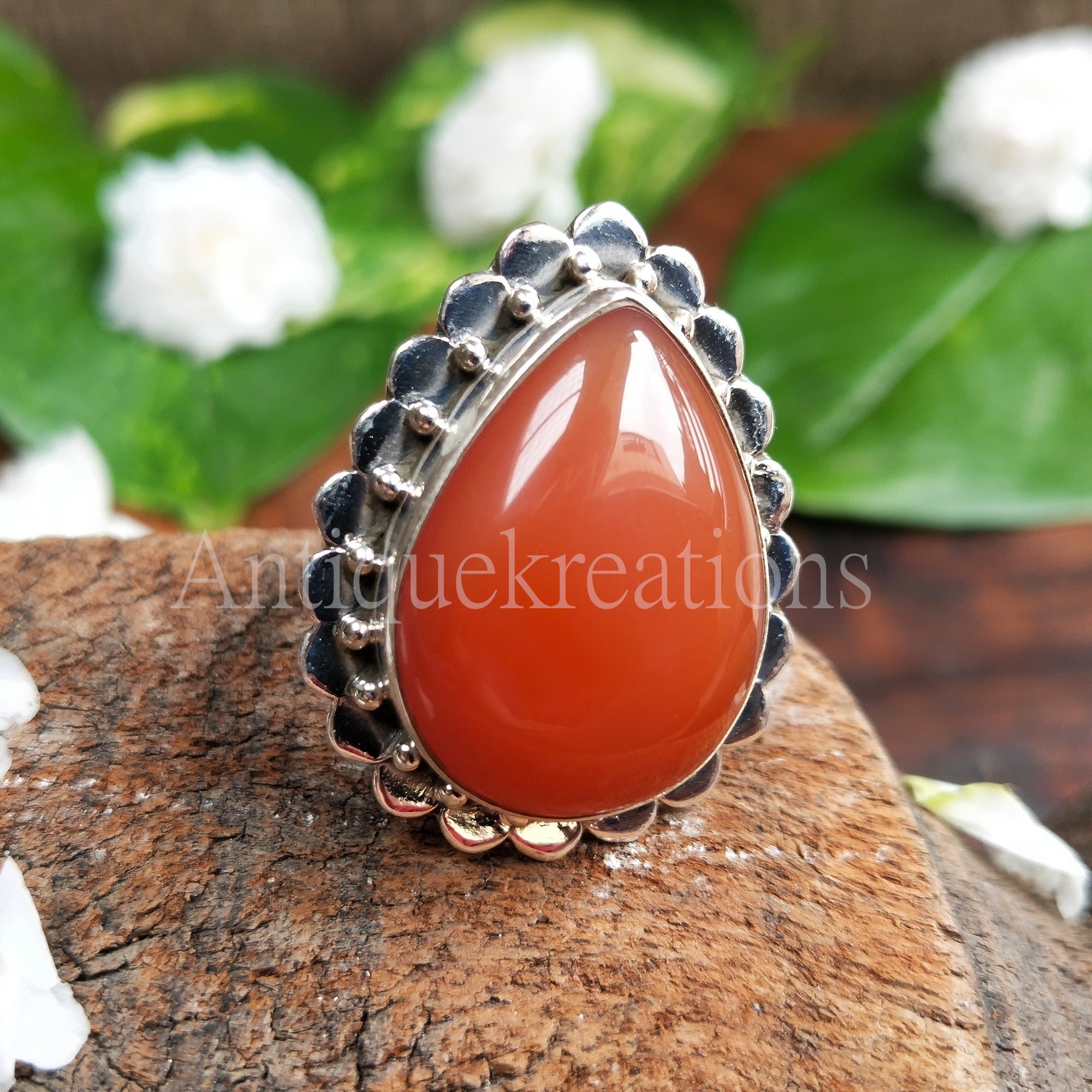 Cluster 18K gold carnelian red aqeeq agate ladies ring cabochon oval s –  Abu Mariam Jewelry
