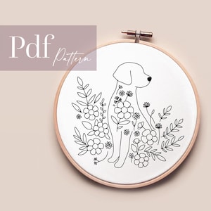 Könnte beinhalten: Schwarz-weißes Linienkunst-Stickmuster eines Hundes mit Blumen. Das Muster ist in einem Stickrahmen und bereit zum Sticken.