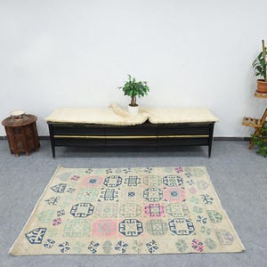 Weiches Rosa Blaues Mint Design, 100x150 Türkischer Vintage Tribal Teppich, Bunter Oushak Wollteppich, Antiker Teppich