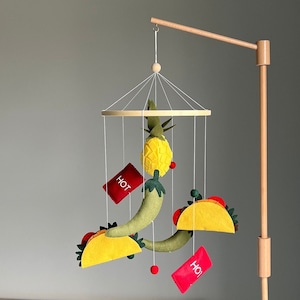 Mobile per neonati con tacos, decorazione per cameretta con ananas e peperoncino, regalo per neonati amanti dei tacos