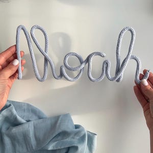 Placa de nome de arame de malha personalizada com nome de malha para berçário, decoração fofa para sala de jogos, placa de porta para bebê, anúncio de bebê, presente personalizado para bebê