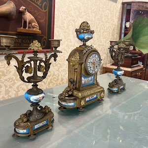 Collectible Antique French Bronze Mantel Clock - Porcelain Dial and Details, Stunning Visuals, Perfect Condition, Fully Functional