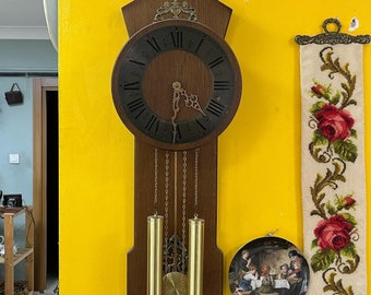 Antieke Duitse wandklok met kettingopwind en gongslag | 80 x 27 cm | Vintage uurwerk voor verzamelaars