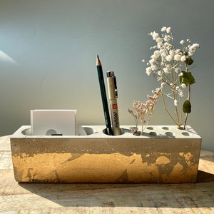 Schreibtischorganizer aus Beton mit Blattgold Bild 2
